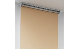 Freihängende Thermo-Rollos an Wand und Decke